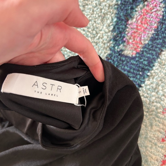 ASTR Black Long Sleeve Asymmetric Hem Dress - Picture 7 of 7